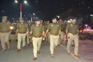 मथुरा में पुलिस तैनात