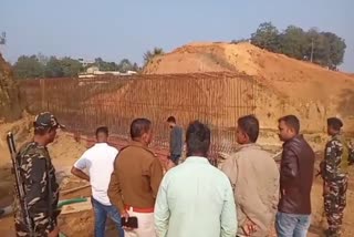 Ramgarh firing at under construction railway track company site at Patratu