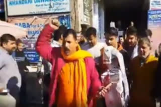 Bajrang Dal burns effigy of Farooq Abdullah in protest of his controversial statement in Jammu