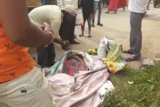 Husband carried his wife's dead body in a plastic bag