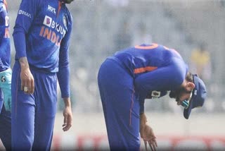 rohit-sharma-injured-his-thumb-while-fielding