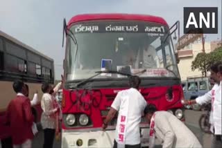 Karnataka suspended bus services to maharashtra  belagavi border dispute  Karnataka  maharashtra  ബെലഗാവി  കർണാടക  കർണാടക മഹാരാഷ്‌ട്ര അതിർത്തി തർക്കം  ഹാരാഷ്‌ട്രയിലേക്കുള്ള ബസ് നിർത്തിവച്ച് കർണാടക