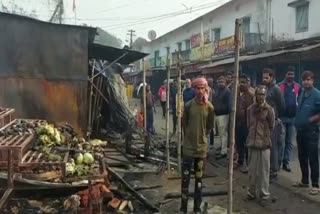 Fierce fire in four shops of Bokaro