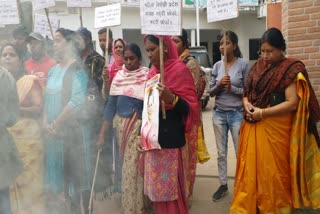 Women supporters of Jharkhand Congress protest