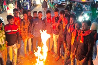 ABVP burnt effigy of Giridih College Management