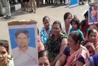 17163908Enraged locals protest rape and murder of 7-year-old, demand death penalty for accused