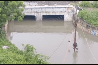 மழை நீரில் மூழ்கிய தாம்பரம் ரயில்வே சுரங்கப் பாதை; போக்குவரத்து துண்டிப்பு