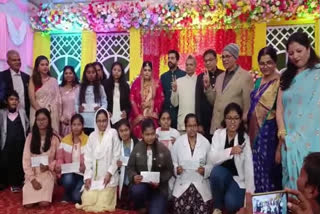 Bihar: Retired teacher gives Rs 10,000 to 10 girl students in son's marriage
