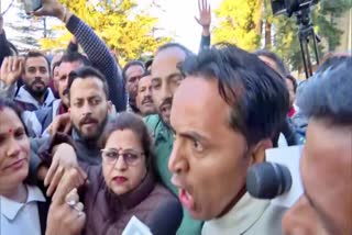 Pratibha Singh supporters create ruckus in Shimla