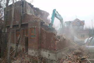 in-a-first-in-kashmir-militants-illegal-house-razed-in-south-kashmirs-pulwama