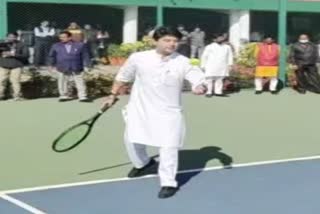 jyotiraditya scindia played tennis in indore