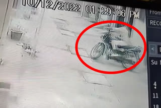 नवादा में बैंक मैनेजर के घर से बाइक की चोरी