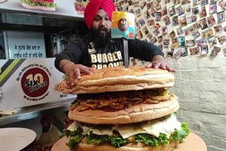 burger-chachu-made-a-record-by-preparing-indias-heaviest-burger-in-hoshiarpur