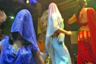 obscene act at illegal dance  held for obscene act at illegal dance bar  illegal dance bar in Maharashtra  ಅಕ್ರಮ ಡ್ಯಾನ್ಸ್ ಬಾರ್ ಮೇಲೆ ದಾಳಿ ನಡೆಸಿದ ಪೊಲೀಸರು  ಬಾರ್​ನಲ್ಲಿ ಅಕ್ರಮ ಚಟುವಟಿಕೆ  ಅಕ್ರಮವಾಗಿ ನಡೆಸುತ್ತಿದ್ದ ಡ್ಯಾನ್ಸ್ ಬಾರ್  ಡ್ಯಾನ್ಸ್ ಬಾರ್ ಮೇಲೆ ದಾಳಿ