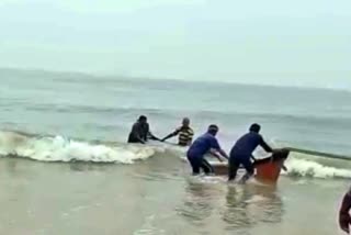 fishing-boat-drowned-in-uchila