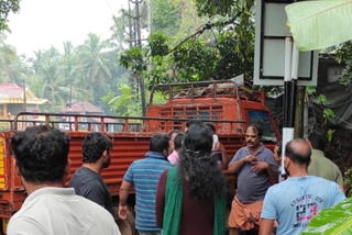 kannur kannapuram scooter lorry accident  kannur kannapuram  ലോറിയും സ്‌കൂട്ടറും കൂട്ടിയിടിച്ച് അപകടം കണ്ണൂര്‍  കണ്ണൂര്‍ കണ്ണപുരം  ഇരുചക്രവാഹന യാത്രികര്‍ക്ക് ദാരുണാന്ത്യം  കണ്ണൂർ