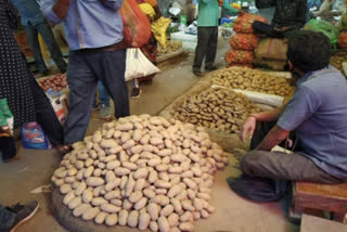 India's November retail inflation below 6%; October IIP contracts 4%