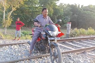 Rangia People continue to travel dangerously across railway tracks