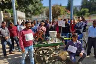 HEC workers protest