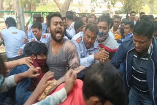 students-clash-with-vcs-security-guards-vc-bidyut-chakraborty-seen-hurling-stones