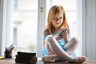 Study Finds Using Digital Devices as Calming Strategy Linked to Worse Childrens Behavior