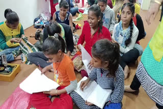 Free training by Agarwal Sabha for poor children