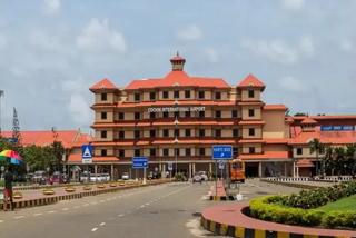 heavy fog in nedumbassery airport  nedumbassery airport  കൊച്ചി അന്താരാഷ്ട്ര വിമാനത്താവളം  വിമാനത്താവളത്തിൽ മൂടൽമഞ്ഞ്  നേടുമ്പാശ്ശേരി വിമാനത്താവളത്തിൽ കനത്ത മൂടൽമഞ്ഞ്  വിമാനങ്ങൾ തിരുവനന്തപുരത്തേക്ക് തിരിച്ചുവിട്ടു  തിരുവനന്തപുരത്തേക്ക് തിരിച്ചുവിട്ട വിമാനങ്ങൾ ഏത്  നെടുമ്പാശ്ശേരി വിമാനത്താവളം  thiruvananthapuram airport  four flights diverted to thiruvananthapuram  fog in nedumbassery