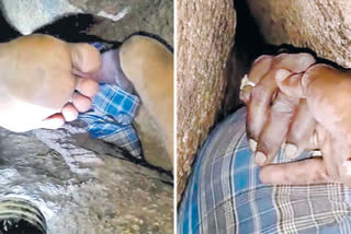 man went hunting in the hills got stuck  man went hunting in the hills got stuck in rocks  Telangana man stuck between the rocks  ಬಂಡೆಗಳ ನಡುವೆ ಸಿಲುಕಿಕೊಂಡ ಬೇಟೆಗೆ ತೆರಳಿದ್ದ ವ್ಯಕ್ತಿ  ಮಂಗಳವಾರದಿಂದ ನರಳಾಟ  ವ್ಯಕ್ತಿಯೊಬ್ಬ ಎರಡು ಬೃಹತ್​ ಬಂಡೆಗಳ ನಡುವೆ ಸಿಲುಕಿ  ಬೆಟ್ಟಕ್ಕೆ ಬೇಟೆಗೆ ತೆರಳಿದ್ದ ವ್ಯಕ್ತಿ  ಬೃಹತ್​ ಬಂಡೆಗಳ ನಡುವೆ ತಲೆಕೆಳಗಾಗಿ ಸಿಲುಕಿ