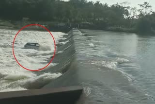 Car accidant in thrissur kondazhi  car accident in thrissur  car accident  car fell into dam  car accident  കാർ പുഴയിലേക്ക് മറിഞ്ഞ് അപകടം  കാർ അപകടം  കാർ പുഴയിലേക്ക് മറിഞ്ഞു  കാർ പുഴയിൽ വീണു  തൃശൂരിൽ കാർ പുഴയിൽ വീണു  കൊണ്ടാറ