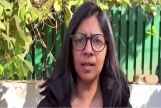 DCW notice to two online retail giants on acid sale  ആസിഡ് വിറ്റതിന് ഓണ്‍ലൈന്‍ കമ്പനികളോട് വിശദീകരണം  സ്‌കൂള്‍ വിദ്യാര്‍ഥിനിക്ക് നേരെ ആസിഡ് ആക്രമണം  ഡല്‍ഹി വനിതാകമ്മീഷന്‍ അധ്യക്ഷ സ്വാതി മലിവാള്‍  rangoli chandel acid attack  രങ്കോലി ചണ്ഡേല്‍ ആസിഡ് ആക്രമണം  Swati Maliwal writes to online platforms  Swati Maliwal on acid being sold to online  ഓണ്‍ലൈനില്‍ ആസിഡ് വില്‍പ്പനയില്‍ സ്വാതി മലിവാള്‍