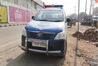 Police vehicle stolen in Suryapet  പൊലീസ് വാഹനം തട്ടിയെടുത്ത് മോഷ്‌ടാവ്  പൊലീസ്  സൂര്യപേട്ട്  തെലങ്കാന വാര്‍ത്തകള്‍  Telangana news  മോഷണ വാര്‍ത്തകള്‍  crime news