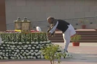 Rajnath Singh lays wreath at National War Memorial on occasion of Vijay Diwas