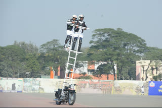 BSF’s biker team ‘Janbaaz’ creates world record, ride motorcycle for 81.5 km while standing on 12 feet leader