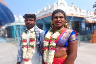 transgender married a young man  man married transgender lover  national news  malayalam news  Karimnagar transgender marriage  arshad and divya marriage  transgender marriage Karimnagar  ട്രാൻസ്‌ജെൻഡർ യുവതിയുടെ വിവാഹം  യുവാവിന് പ്രണയ സാഫല്ല്യം  ട്രാനസ്‌ജെൻഡർ വ്യക്തിയെ വിവാഹം ചെയ്‌തു  അർഷദും ദിവ്യയും വിവാഹിതരായി  ട്രാനസ്‌ജെൻഡർ വ്യക്തിയോടുള്ള പ്രണയം പൂവണിഞ്ഞു  മലയാളം വാർത്തകൾ  ദേശീയ വാർത്തകൾ