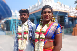 YOUNG MAN LOVE MARRIAGE WITH TRANSGENDER IN KARIMNAGAR TELANGAN