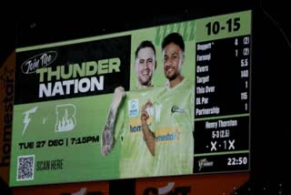 ഓസ്‌ട്രേലിയൻ ബിഗ്‌ ബാഷ് ലീഗ്  Australian Big Bash League  Sydney Thunder  Sydney Thunder lowest ever T20 score in history  ടി20 ക്രിക്കറ്റിലെ ഏറ്റവും ചെറിയ സ്‌കോർ  അഡ്‌ലൈഡ് സ്‌ട്രൈക്കേഴ്‌സ്  ബ്രെന്‍ഡന്‍ ഡോഗെറ്റ്  സിഡ്‌നി തണ്ടർ  ഏറ്റവും ചെറിയ സ്‌കോർ സ്വന്തമാക്കി സിഡ്‌നി തണ്ടർ