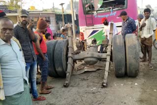 school-tour-bus-met-with-accident-in-hagaribommanahalli