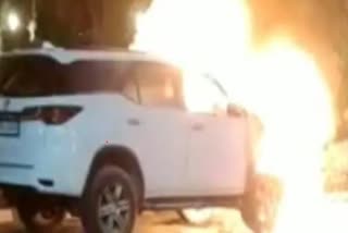 Miscreants set cars on fire in Jabalpur