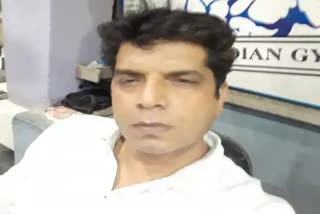 वाराणसी में ट्रक ने जिम संचालक को कुचला  varanasi road accident  gym manager died in varanasi  वाराणसी में सड़क दुर्घटना  वाराणसी में सड़क हादसा