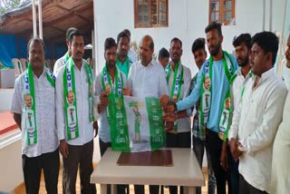 Activists of various parties joins to JDS party