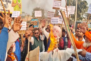 मधुबनी में बीजेपी कार्यकर्ताओं ने सीएम नीतीश कुमार का पुतला फूंका