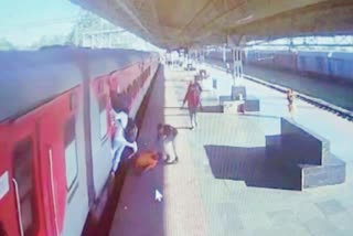 Man Fell Down While Boarding Moving Train