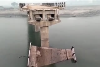 पूल कोसळला