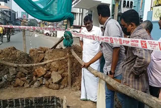 ആന്‍റണി രാജു  ഗതാഗത മന്ത്രി ആന്‍റണി രാജു  അരിസ്റ്റോ ജംങ്‌ഷനിൽ റോഡ് അറ്റകുറ്റപ്പണി  Antony Raju  തിരുവനന്തപുരം വാർത്തകൾ  Trivandrum News  Thiruvananthapuram road work Antony Raju  അരിസ്റ്റോ ജംങ്‌ഷൻ  മോഡൽ സ്‌കൂൾ ജംങ്‌ഷൻ  മോഡൽ സ്‌കൂൾ ജംങ്‌ഷനിൽ റോഡിന്‍റെ അറ്റകുറ്റപ്പണി  തിരുവനന്തപുരത്ത് റോഡിന്‍റെ അറ്റകുറ്റപ്പണി  ജല അതോറിറ്റി സ്വീവേജ്‌ വിഭാഗം