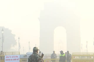 Fog grips Delhi