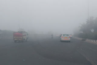 delhi fog  fog in delhi  fog affected delhi traffic  delhi fog issues  ഡല്‍ഹി  ഡല്‍ഹി മൂടല്‍മഞ്ഞ്  കേന്ദ്ര കാലാവസ്ഥ വകുപ്പ്  ഡല്‍ഹിയിലെ മൂടല്‍മഞ്ഞ്