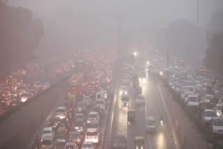 dense fog reduces visibility  delhi  punjab  haryana  dense fog  cancellation of trains  climate in delhi  climatein punjab  latest national news  latest news today  ഡല്‍ഹിയെ പൊതിഞ്ഞ് മൂടല്‍ മഞ്ഞ്  മൂടല്‍ മഞ്ഞ്  ഡല്‍ഹിയില്‍ മൂടല്‍ മഞ്ഞ്  പഞ്ചാബില്‍ മൂടല്‍ മഞ്ഞ്  ഹരിയാനയില്‍ മൂടല്‍ മഞ്ഞ്  ഡല്‍ഹിയിലെ കാലാവസ്ഥ  കാലാവസ്ഥ പ്രതികൂലമാകുമെന്ന് റിപ്പോര്‍ട്ട്  ഹരിയാനയിലും പഞ്ചാബിലും സമാന സാഹചര്യം  ഹരിയാന ഉപമുഖ്യമന്ത്രി  ദുഷ്യന്ത് ചൗട്ടാല  റെയില്‍ ഗതാഗതം തടസപ്പെട്ടു  റോഡ് ഗതാഗതം തടസപ്പെട്ടു  വ്യോമഗതാഗതം  ന്യൂഡല്‍ഹി ഏറ്റവും പുതിയ വാര്‍ത്ത  ഏറ്റവും പുതിയ ദേശീയ വാര്‍ത്ത  ഇന്നത്തെ പ്രധാന വാര്‍ത്ത