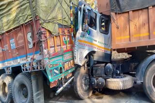 Five vehicles collided in Pratapgarh