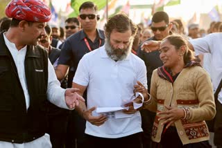 Rahul on Covid concerns  why just Bharat Jodo Yatra  Pawan Khera  Pawan Khera after Mandaviya letter to Rahul  national news  malayalam news  Bharat Jodo Yatra  Mandaviya letter to Rahul on Covid concerns  Health Minister Mansukh Mandaviya  ദേശീയ വാർത്തകൾ  മലയാളം വാർത്തകൾ  കോൺഗ്രസ് നേതാവ് പവൻ ഖേര  ആരോഗ്യമന്ത്രി മൻസുഖ് മാണ്ഡവ്യ  മാണ്ഡവ്യയെ ചോദ്യം ചെയ്‌ത് പവൻ ഖേര  രാഹുൽ ഗാന്ധിയ്‌ക്ക് കത്തയച്ച് മാണ്ഡവ്യ  ഭാരത് ജോഡോ യാത്രയിൽ കോവിഡ് പ്രോട്ടോക്കോളുകൾ  ബിജെപി യാത്രകൾ  രാഹുൽ ഗാന്ധി  രാഹുൽ ഗാന്ധിയ്‌ക്ക് കത്ത്  എന്തുകൊണ്ട് രാഹുൽ ഗാന്ധി മാത്രം  ഭാരത് ജോഡോ യാത്ര  കോവിഡ് പ്രോട്ടോക്കോൾ  Rahul Gandhi  കോൺഗ്രസ്