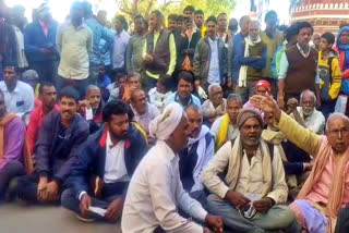 kisan protest for fertilizer in katni